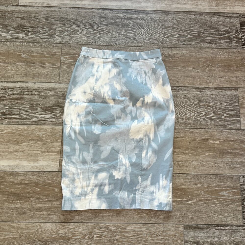 Banana Republic Sz 0 Pencil Skirl Blue / Gray & White Watercolor Print - Picture 5 of 8